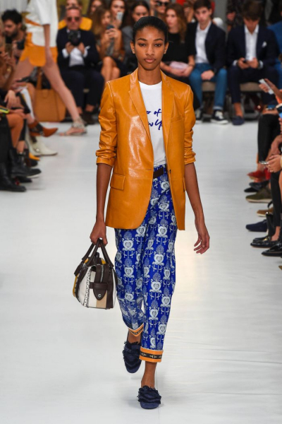 Выбираем модную футболку и топ на лето 2019 Выбираем модную футболку и топ на лето 2019