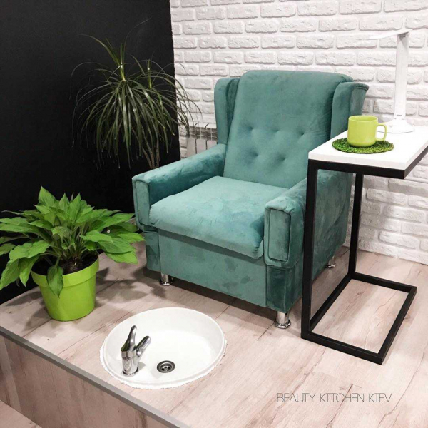 Как стать мастером маникюра и хорошо зарабатывать