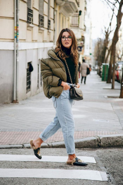 С чем носить джинсы мом – модные образы 2020 С чем носить джинсы мом – модные образы 2020