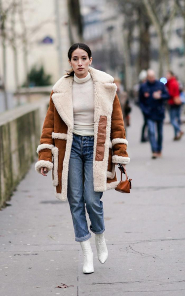 С чем носить джинсы мом – модные образы 2020 С чем носить джинсы мом – модные образы 2020