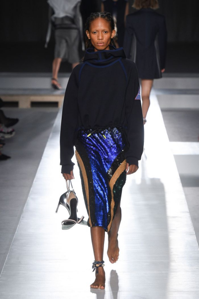 8 модных моделей синих юбок 2019-2020 года 8 модных моделей синих юбок 2019-2020 года