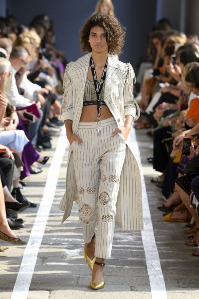 Выбираем модную футболку и топ на лето 2019 Выбираем модную футболку и топ на лето 2019