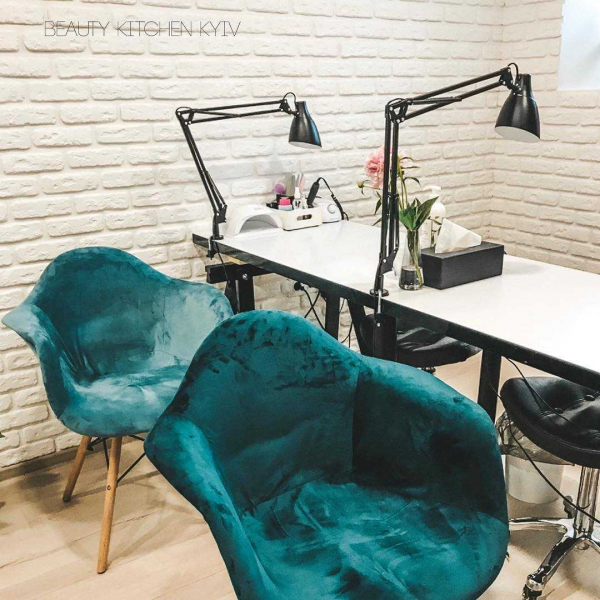 Как стать мастером маникюра и хорошо зарабатывать