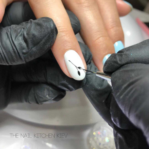 Как стать мастером маникюра и хорошо зарабатывать