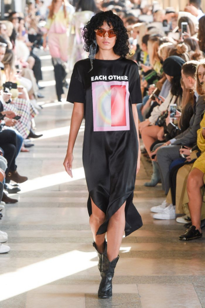 Выбираем модную футболку и топ на лето 2019 Выбираем модную футболку и топ на лето 2019