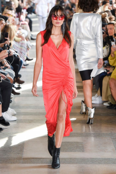 Коралловое платье 2020: с чем носить модные новинки Коралловое платье 2020: с чем носить модные новинки