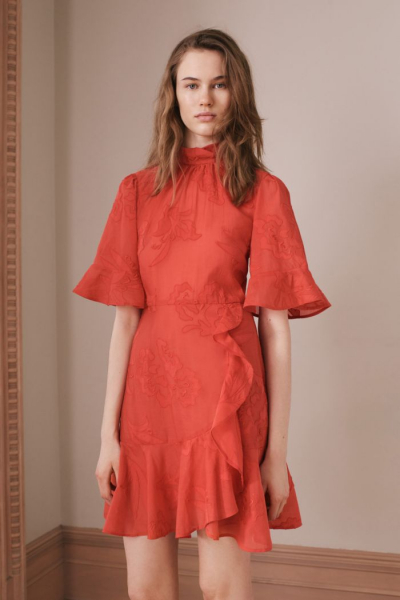 Коралловое платье 2020: с чем носить модные новинки Коралловое платье 2020: с чем носить модные новинки