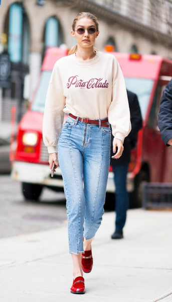 С чем носить джинсы мом – модные образы 2020 С чем носить джинсы мом – модные образы 2020