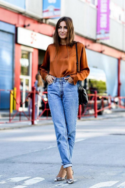 С чем носить джинсы мом – модные образы 2020 С чем носить джинсы мом – модные образы 2020