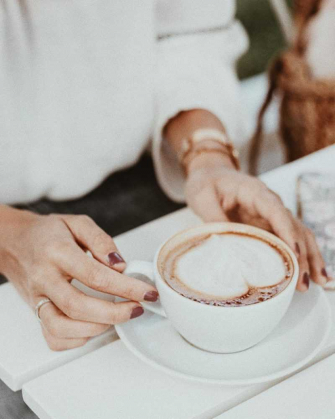 Как стать мастером маникюра и хорошо зарабатывать