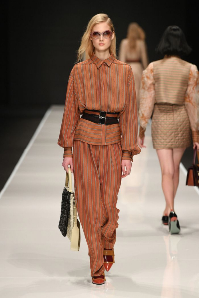 С чем носить длинную рубашку – 10 стильных образов С чем носить длинную рубашку – 10 стильных образов