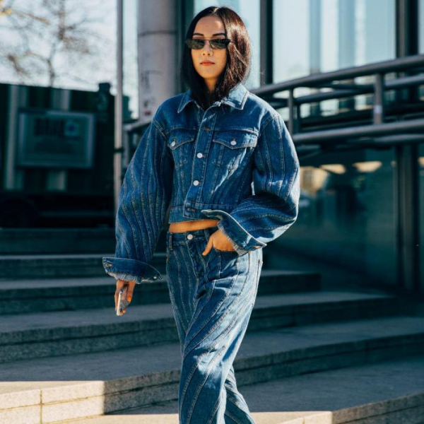 С чем носить джинсы мом – модные образы 2020 С чем носить джинсы мом – модные образы 2020