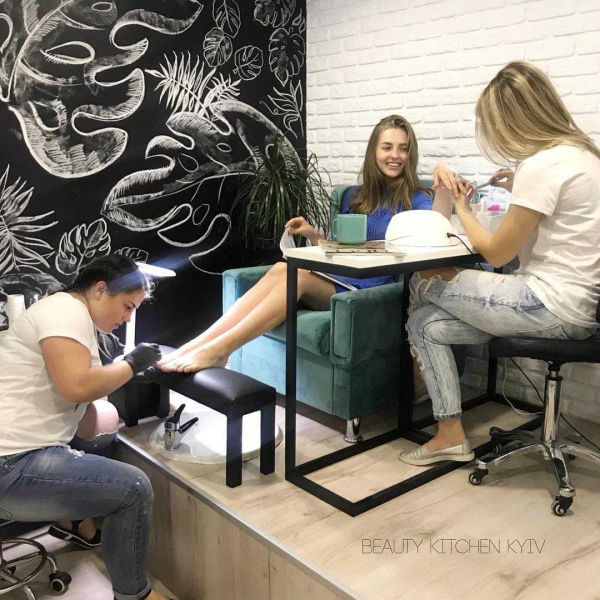 Как стать мастером маникюра и хорошо зарабатывать