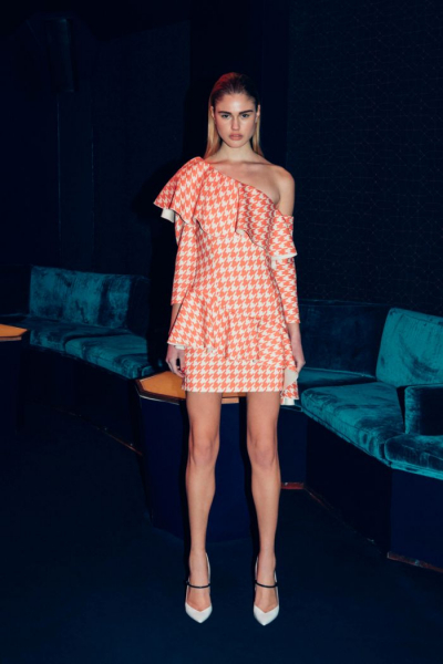 Коралловое платье 2020: с чем носить модные новинки Коралловое платье 2020: с чем носить модные новинки