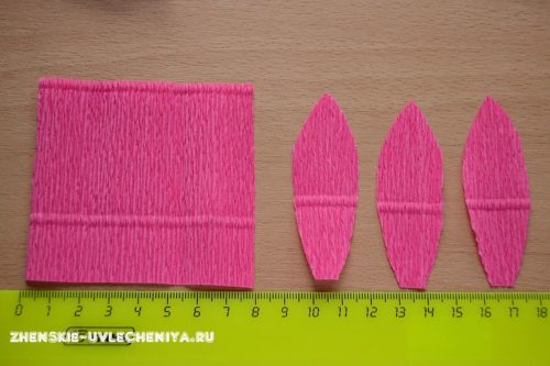 Тюльпаны из гофрированной бумаги с конфетами для букета в пошаговом мастер-классе