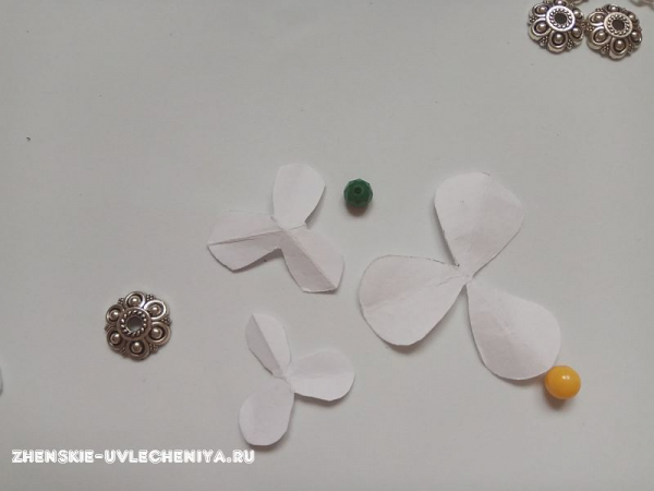 Колье из фоамирана с цветами яблони своими руками Колье из фоамирана с цветами яблони своими руками