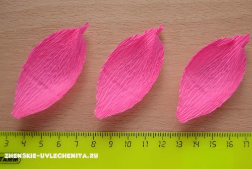 Тюльпаны из гофрированной бумаги с конфетами для букета в пошаговом мастер-классе