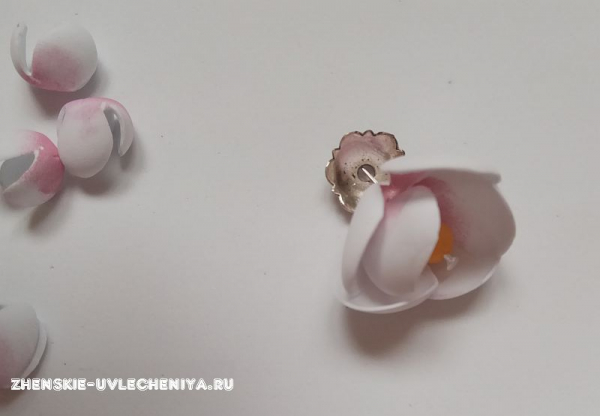 Колье из фоамирана с цветами яблони своими руками Колье из фоамирана с цветами яблони своими руками