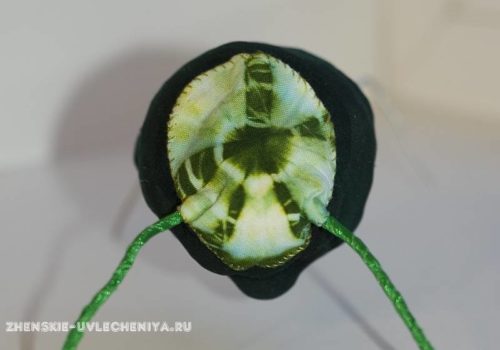 Мастер-класс: игрушка из капронового носка в виде кузнечика