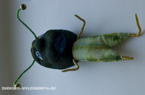 Мастер-класс: игрушка из капронового носка в виде кузнечика