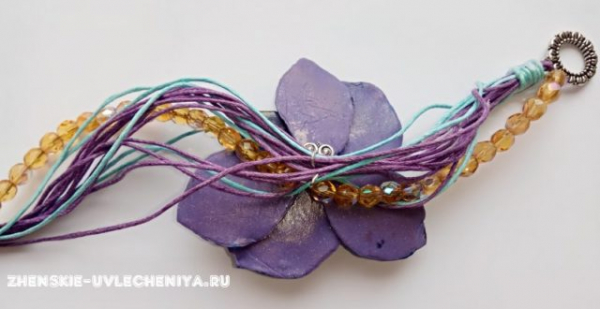 Браслет с орхидеей из полимерной глины в мастер-классе для новичков