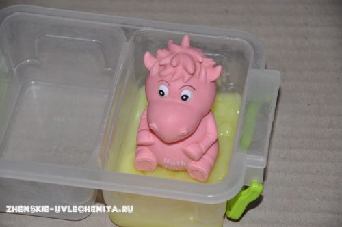 Мыло для ребенка своими руками с резиновой игрушкой