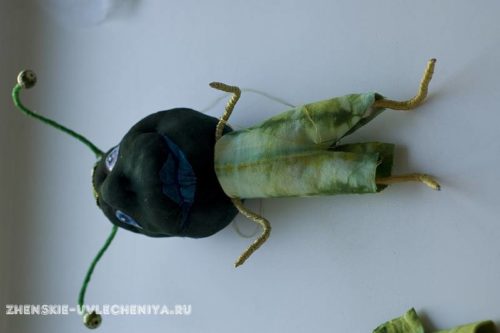 Мастер-класс: игрушка из капронового носка в виде кузнечика